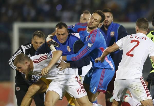 2014-10-14t213944z_1618437662_lr1eaae1o5ynw_rtrmadp_3_soccer-euro-serbia-brawl_reuters