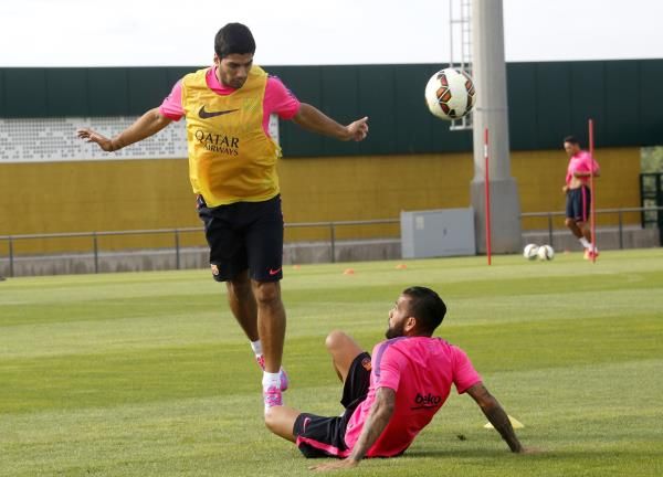 2014-08-15t083455z_4266490_gm1ea8f19t201_rtrmadp_3_soccer-suarez_reuters