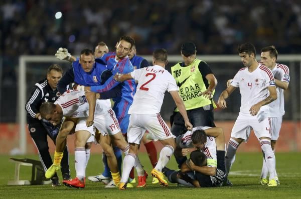 2014-10-14t201419z_129166491_lr1eaae1k7kjt_rtrmadp_3_soccer-euro-serbia-brawl_reuters
