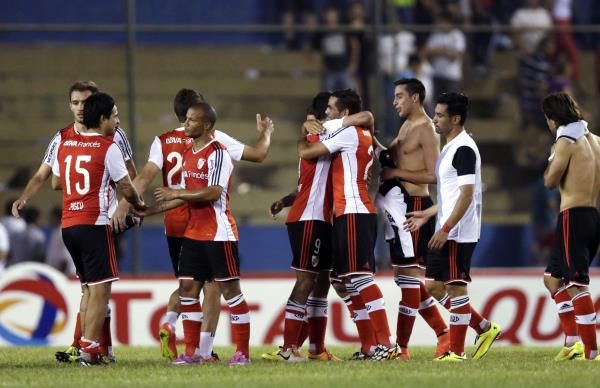 2014-10-17t033448z_1765446379_gm1eaah0vya01_rtrmadp_3_soccer-sudamericana_reuters
