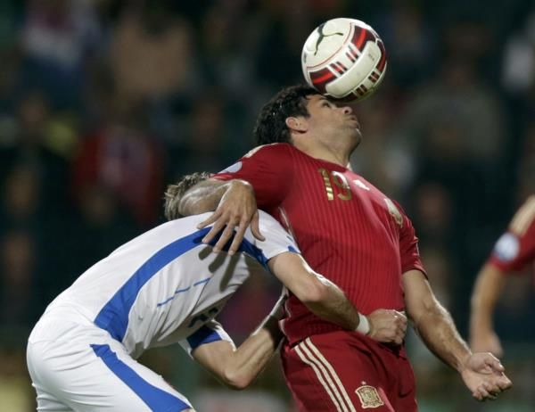 2014-10-09t194920z_1687636255_lr1eaa91j1xf0_rtrmadp_3_soccer-euro_reuters