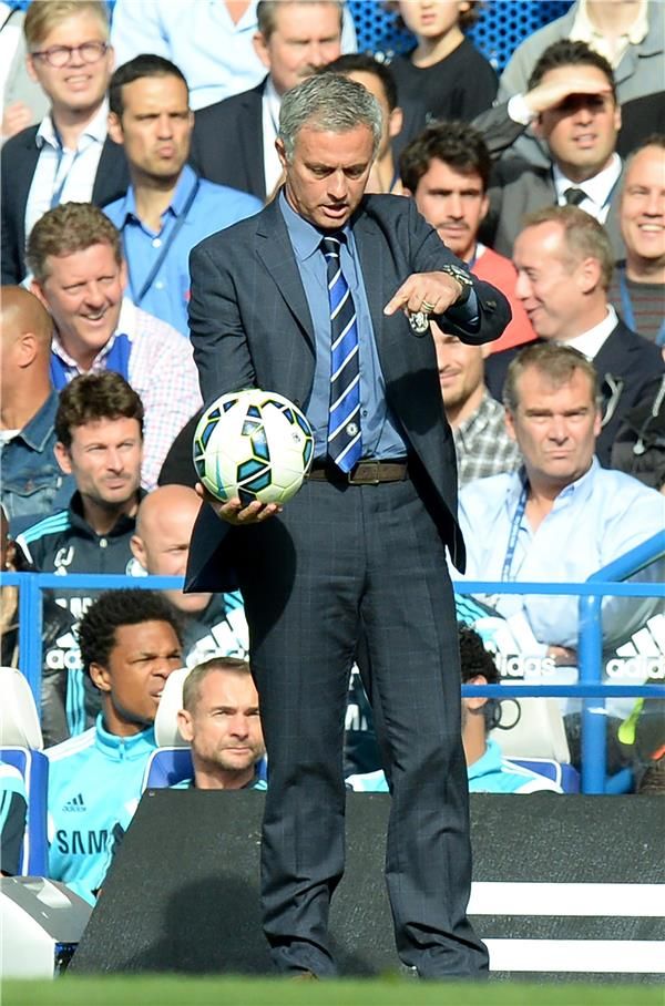 مورينيو يثير الجدل في كل تصريحاته