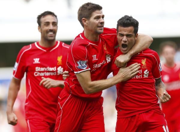 فرحة لاعبي ليفربول بهدف كوتينيو