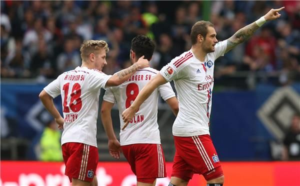 فرحة لاعبي هامبورج بهدف التعادل