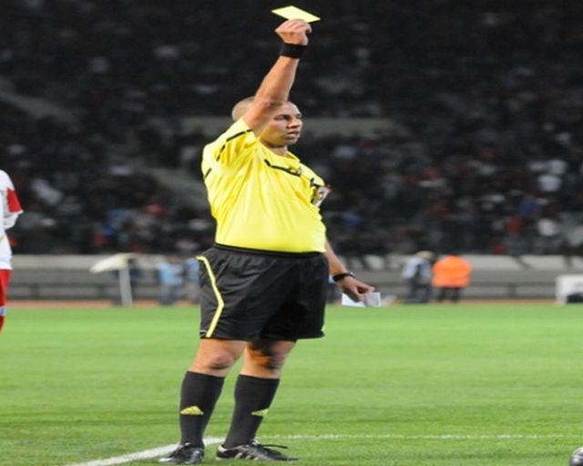 الحكم بلوط خلال لقاء التطواني واكادير