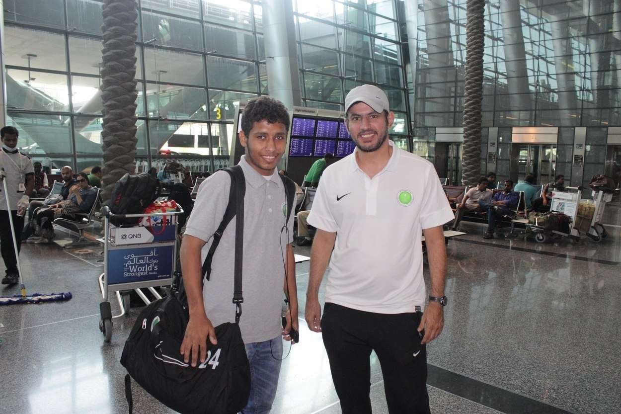 اللاعب الجدعاني لدى وصوله إلى الدوحة