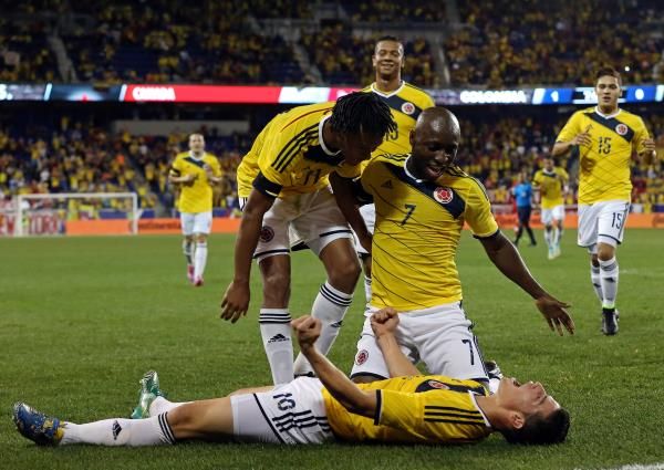 جيمس رودريجز يحتفل بهدفع مع منتخب كولومبيا