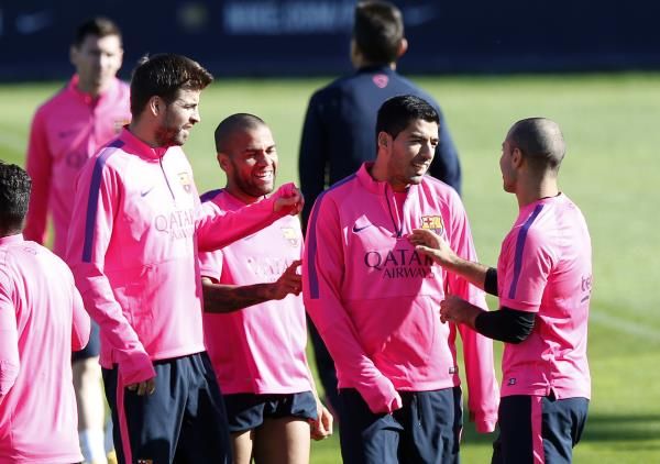 رباعي برشلونة بيكيه وسواريز والفيس وماسكيرانو