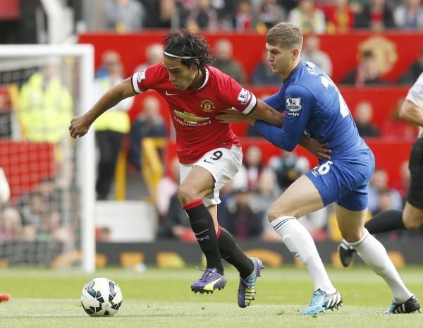 فالكاو تألق مع مانشستر يونايتد قبل تعرضه للاصابة