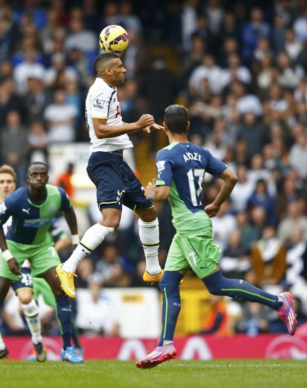 2014-10-26t134100z_1170368688_lr1eaaq1201br_rtrmadp_3_soccer-england_reuters