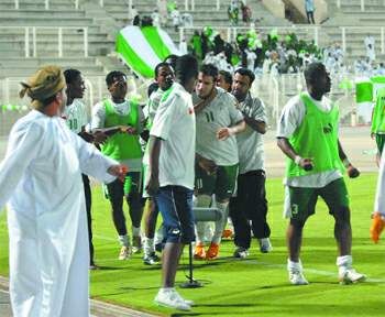 فرحة عرباوية بالفوز بلقب الدوري