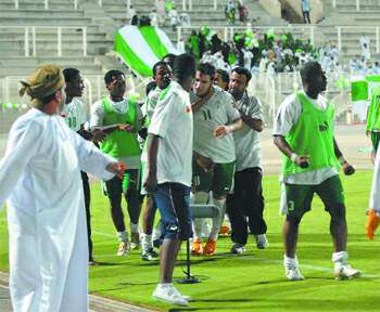 فرحة عرباوية بالفوز بلقب الدوري