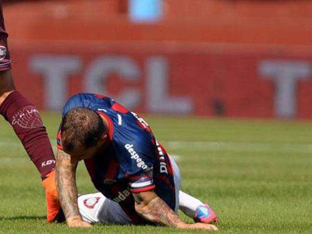 إصابة روماجنولي بكسر في مرفق الذراع الأيسر 