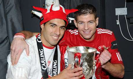 steven-gerrard-luis-su-re-002