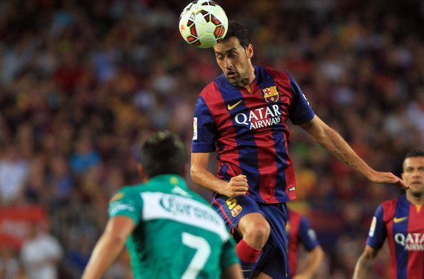 sergio-busquets-despejando-de-_54413827009_54115221154_600_396