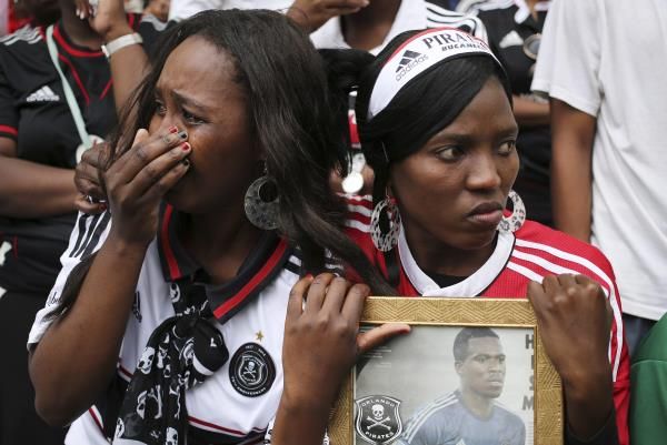 2014-11-01t124749z_302895540_gm1eab11lbb01_rtrmadp_3_soccer-safrica-meyiwa_reuters