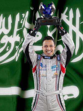 ابن سعيدان رافعاً كأس المركز الثاني