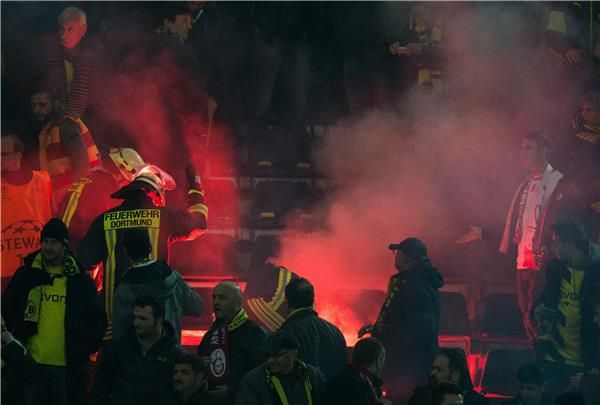 جانب من الاحداث المؤسفة التي صاحبت لقاء دورتموند وجالطة سراي