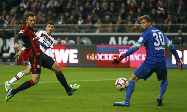 2014-11-08t160101z_1037811273_lr1eab818hek8_rtrmadp_3_soccer-germany_reuters