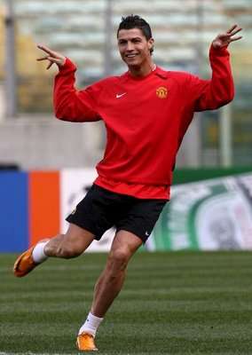 البرتغالي كريستيانو رونالدو نجم فريق مانشستر يونايتد الإنجليزي 