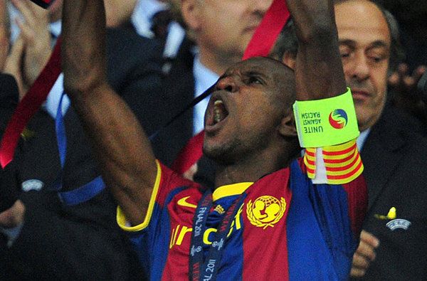 eric-abidal-levanta-la-champio_54284991085_54115221154_600_396