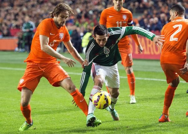 2014-11-12t194602z_281097028_gm1eabd0adu01_rtrmadp_3_soccer-friendly-dutch_reuters