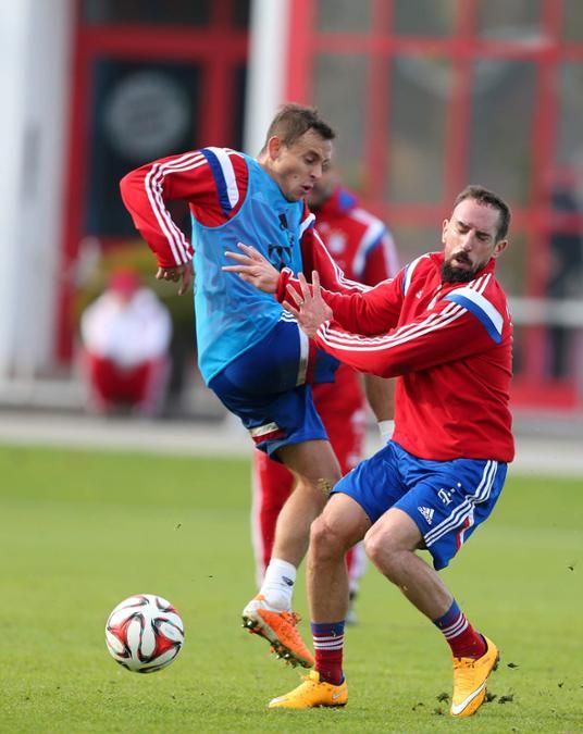 114667860-schweinsteiger-mannschaftstraining-sampics_02_20141111-135453-36kwhkhpef