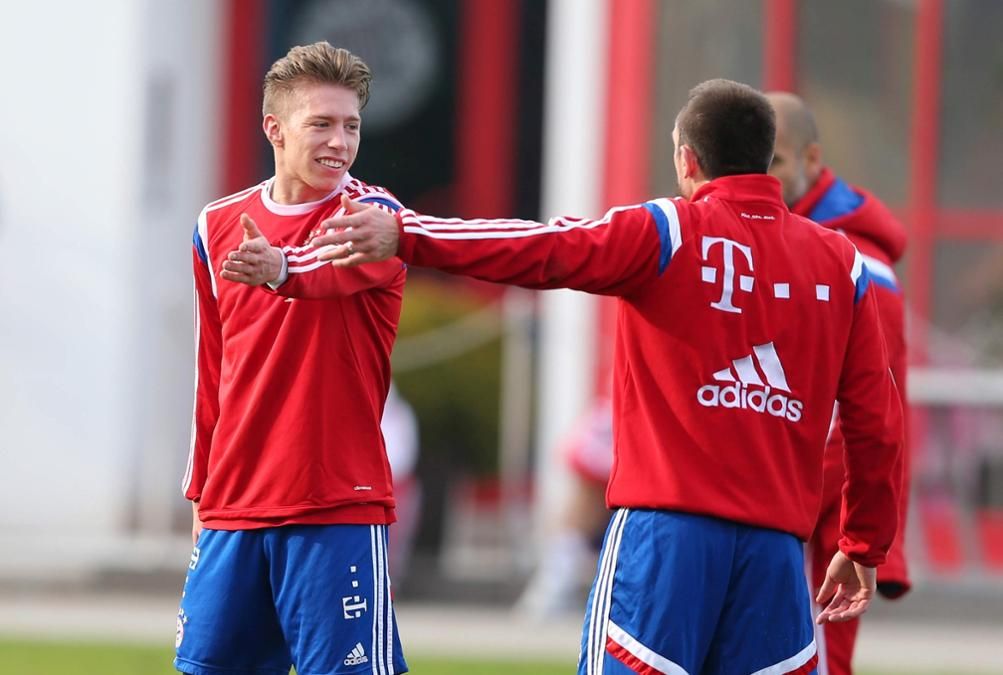 1078046432-schweinsteiger-mannschaftstraining-sampics_13_20141111-135539-g77boauhpef