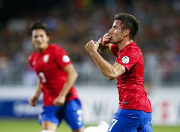 2012-09-11t192740z_393401150_gm1e89c09d401_rtrmadp_3_soccer-world_reuters