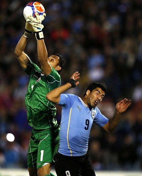 1415927971689_wps_85_Luis_Suarez_of_Uruguay_ba