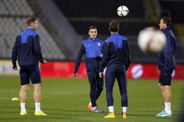 2014-11-13t165131z_568730662_gm1eabe00zs01_rtrmadp_3_soccer-euro_reuters