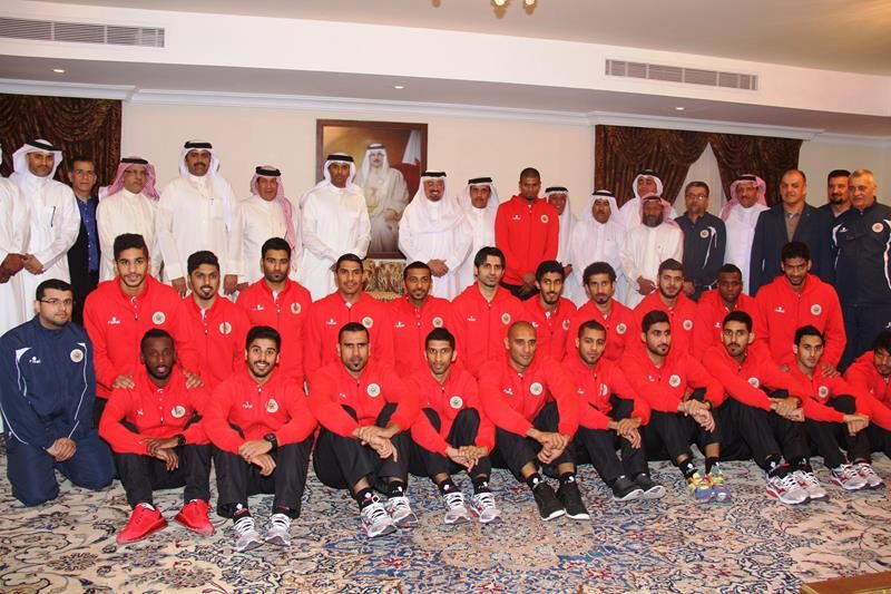 سفير البحرين لدى السعودية يحفز الأحمر