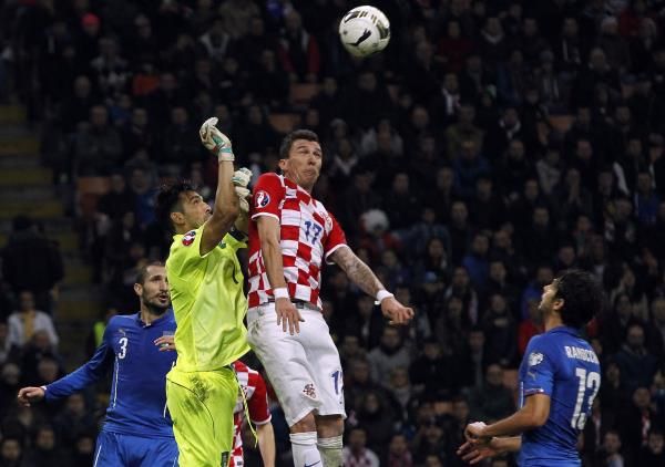 2014-11-16t210339z_181985618_gm1eabh0dxz01_rtrmadp_3_soccer-euro_reuters