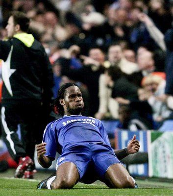 الإيفـواري دروغبـا يعبـر عن فرحتـه بعد إحرازه هدف فريقه الأول