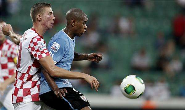 دييجو رولان (يمين)