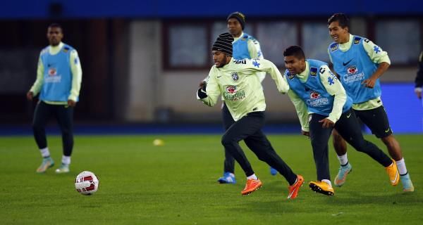 2014-11-17t171813z_238987426_gm1eabi03it01_rtrmadp_3_soccer-friendly_reuters