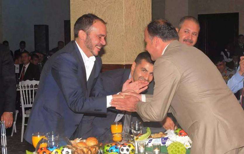 جريس تادرس يتشرف بمصافحة الأمير علي خلال حفل المناصير 