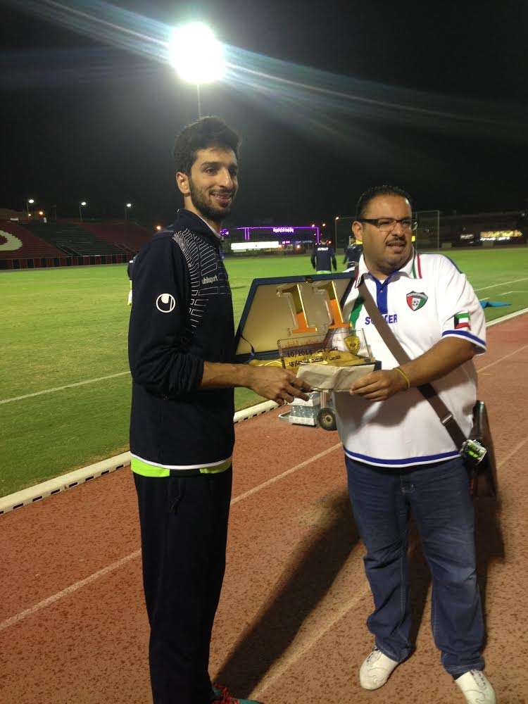 رمضان يسلم درع ديوان قدساوي للأنصاري