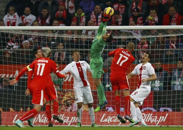 2014-11-18t210644z_827112245_lr1eabi1mmxq6_rtrmadp_3_soccer-friendly_reuters