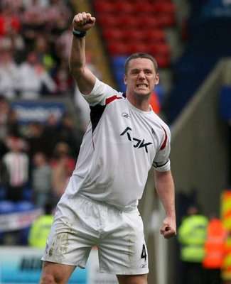 كيفـن نـولان كابتن بولتـون يعبر عن فرحته بعد الفوز على سنـدرلاند