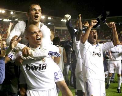 لاعبي الميرينجي يحتفلون باللقب