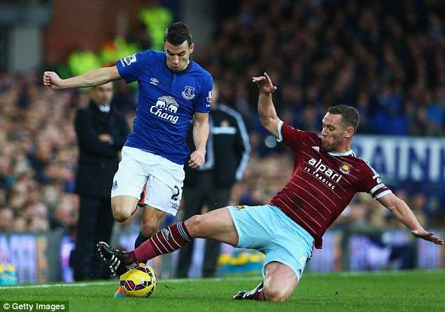 شيموس كولمان  (يسار)