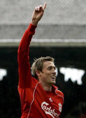 المهاجـم الإنجليـزي بـيـتـر كــراوتــش