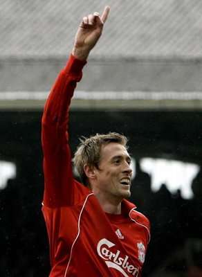 المهاجـم الإنجليـزي بـيـتـر كــراوتــش