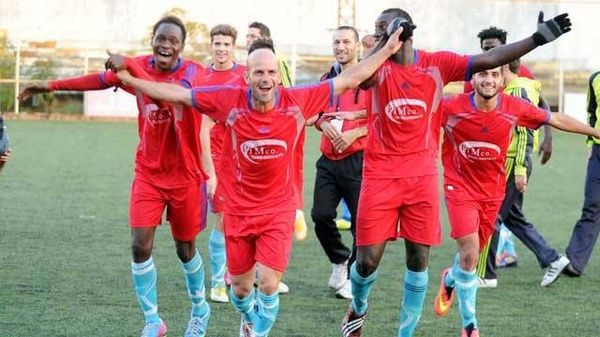 فرحة لاعبي الغازية بالفوز على الصفاء