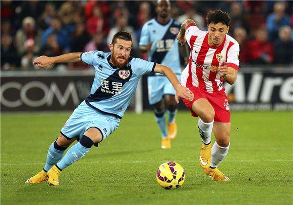 فايكانو تخطى ألميريا