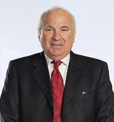 طاهر الشيخ ، عضو مجلس إدارة النادي الأهلي 