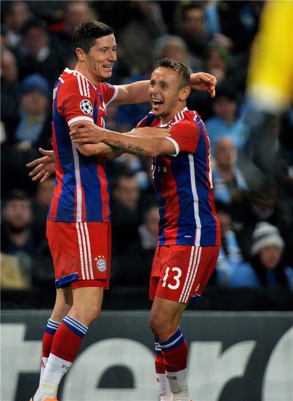 رافينيا (يمين)