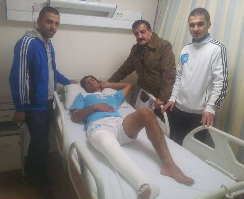 علاء المرافي خلال تواجده في المستشفى