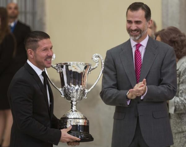 تحية من الملك فيليبي السادس لسيميوني